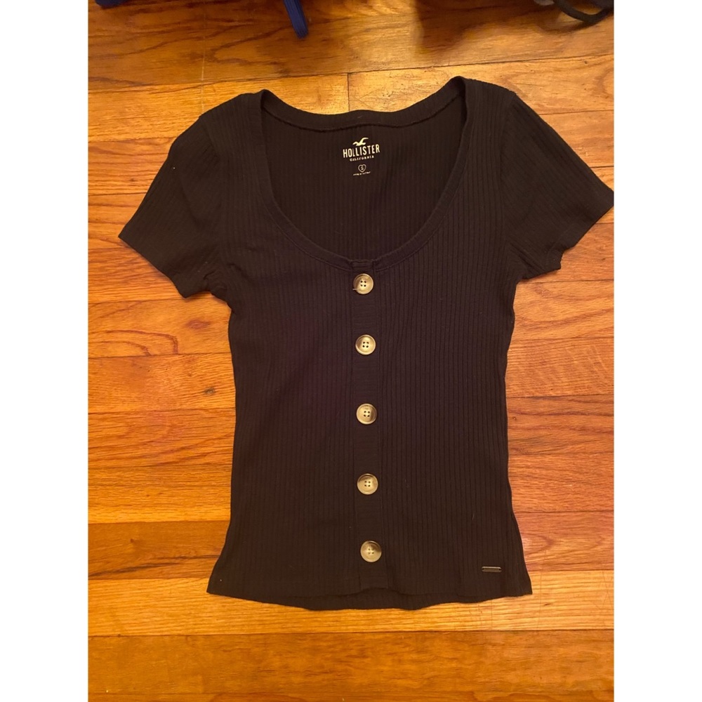Hollister t-shirt